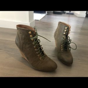 Steve Madden lace up wedge booties sz6.5